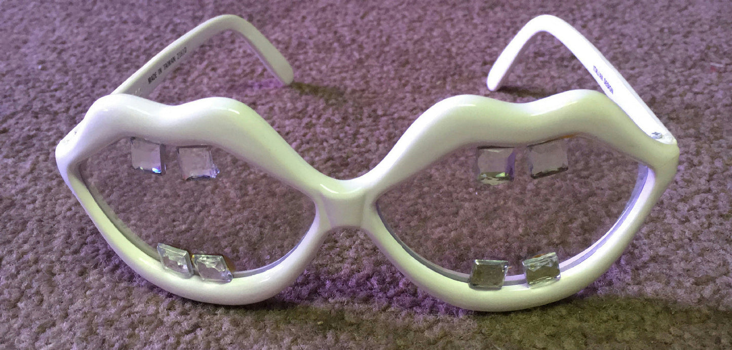 White Lips with Buck Teeth Gems Open Big Mouth Novelty Sunglasses Shades