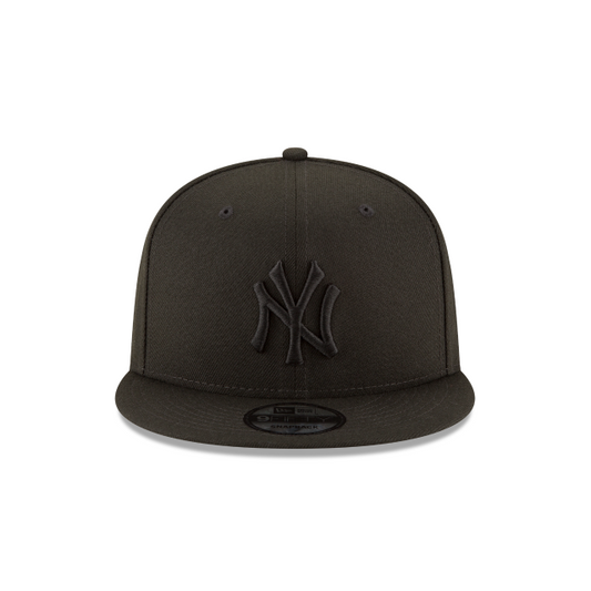 New York Yankees - 9Fifty Limited Edition Black on Black Snapback Hat New Era