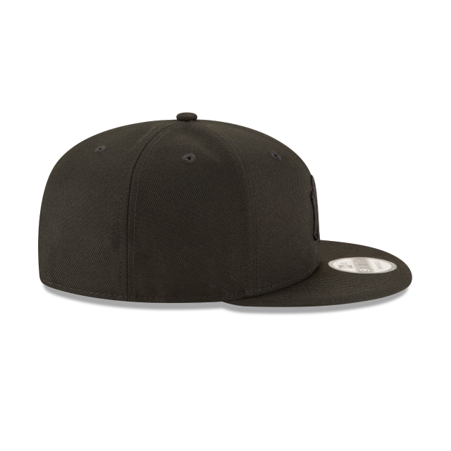New York Yankees - 9Fifty Limited Edition Black on Black Snapback Hat New Era