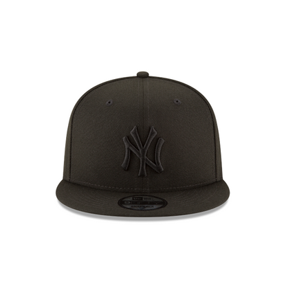 New York Yankees - 9Fifty Limited Edition Black on Black Snapback Hat New Era