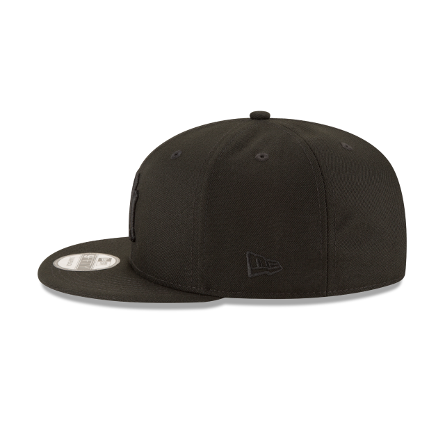 New York Yankees - 9Fifty Limited Edition Black on Black Snapback Hat New Era