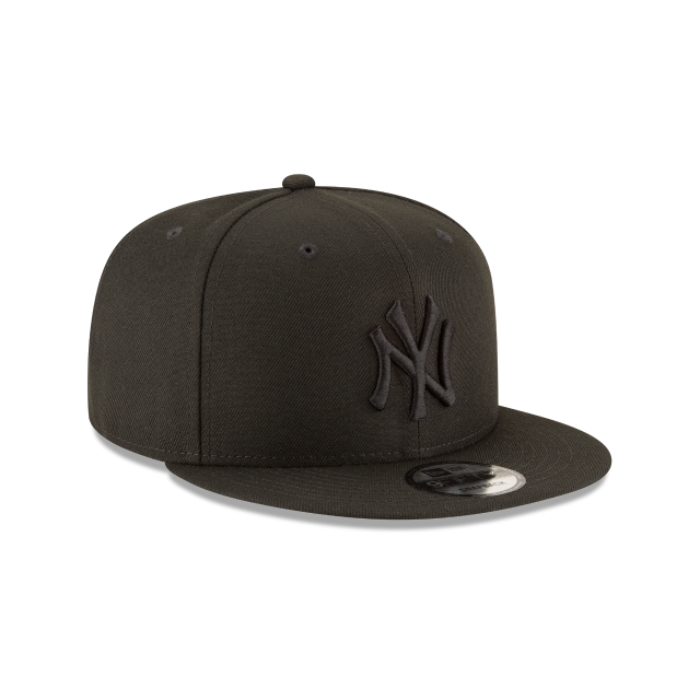 New York Yankees - 9Fifty Limited Edition Black on Black Snapback Hat New Era
